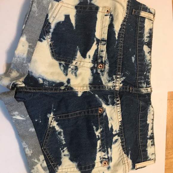 Acid Wash (Forever 21 shorts) - Picture 2 of 7